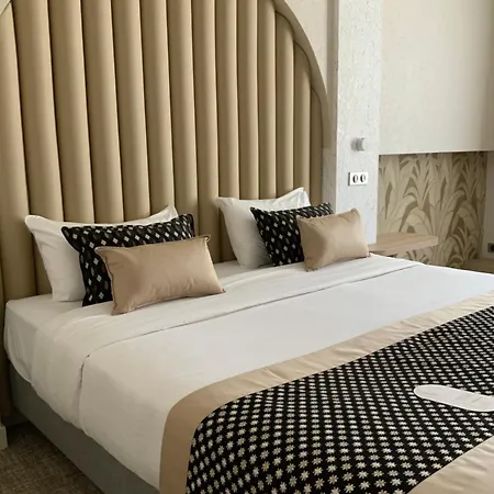 Le Renaissance Hotel 3*