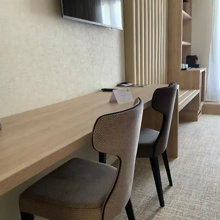 Le Renaissance Hotel