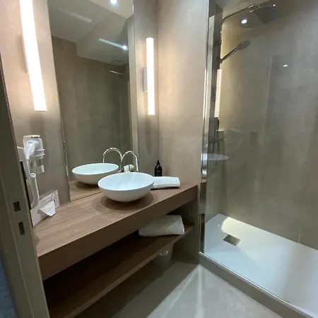 Le Renaissance Hotel