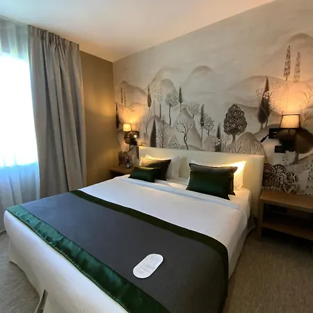 Le Renaissance Hotel