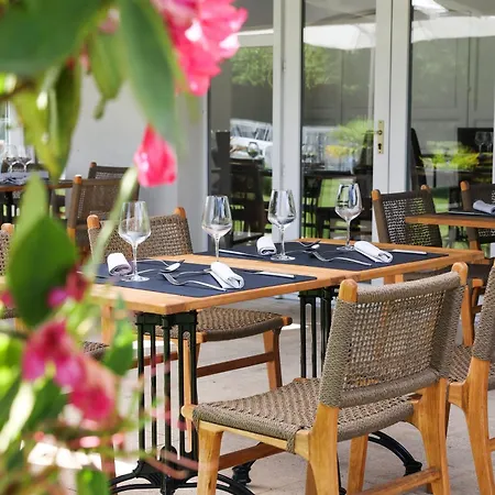 Le Renaissance 3*
