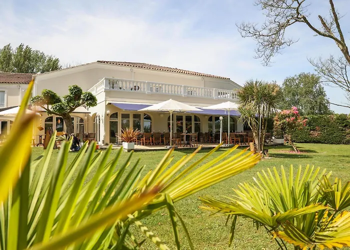 Le Renaissance Мон-де-Марсан