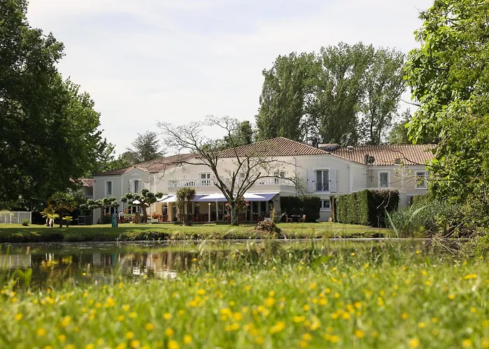 Le Renaissance Hotel