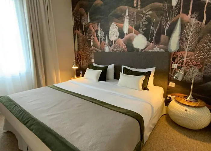 Le Renaissance Hotel