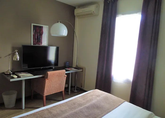 Le Renaissance Hotel 3*