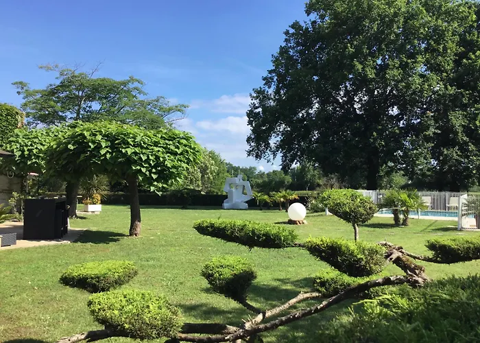 Le Renaissance 3* Мон-де-Марсан