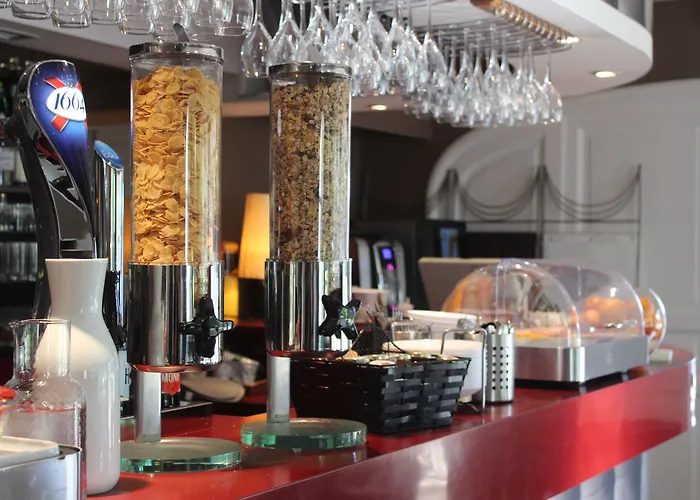 Le Renaissance 3* Мон-де-Марсан