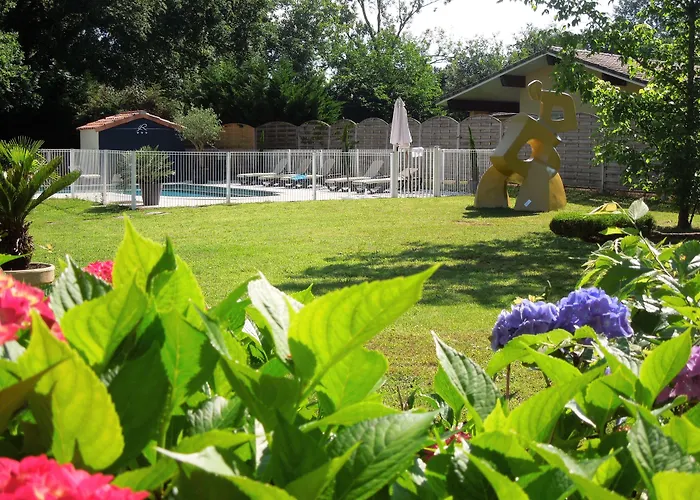 Le Renaissance Отель Мон-де-Марсан