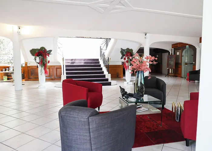 Le Renaissance Отель Мон-де-Марсан